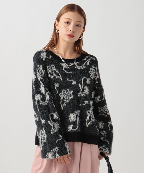 BAYFLOW（ベイフロー）の「[バランスの取りやすい短丈]フラワージャガードニット（ニット/セーター・レディース・ブラック/グレー/レッド・FREE）」の2枚目の写真