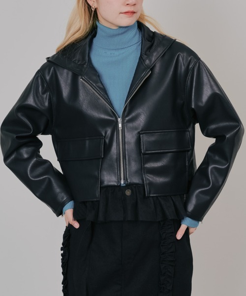 DOLLUPOOPS（ドールアップウップス）の「ヘムチュールフーディー合皮ジャケット（ライダースジャケット・レディース・ブラック/ブラウン・38）」の2枚目の写真