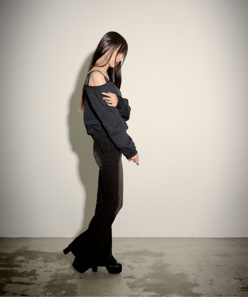 .KOM（ドットコム）の「『.KOM/ドットケーオーエム』肩ひもワンショルダープリントスウェット【CN】【Z】（スウェット・レディース・ブラック/チャコール・FREE）」の4枚目の写真