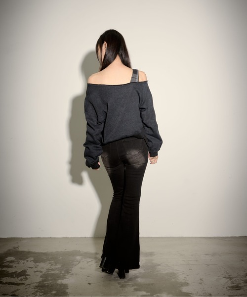 .KOM（ドットコム）の「『.KOM/ドットケーオーエム』肩ひもワンショルダープリントスウェット【CN】【Z】（スウェット・レディース・ブラック/チャコール・FREE）」の5枚目の写真