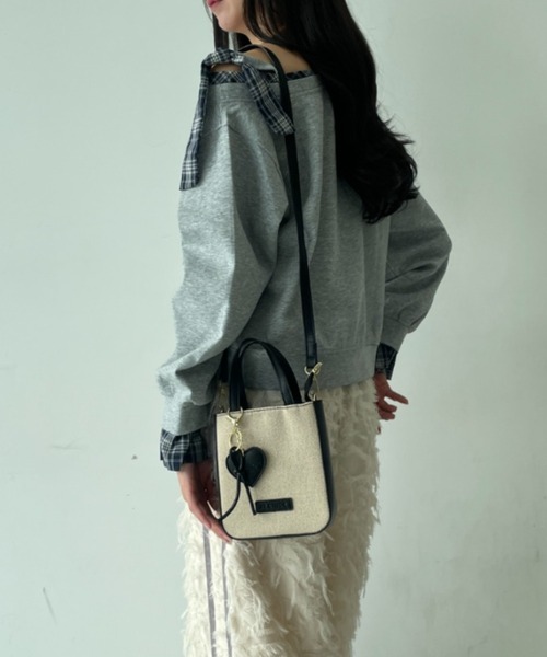 tolene(トレネ)の「ハートチャーム付き ナチュラル バイカラー 2way ミニバッグ ショルダーバッグ(ショルダーバッグ・レディース・ブラック/ベージュ・FREE)」の10枚目の写真