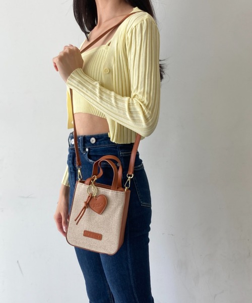 tolene(トレネ)の「ハートチャーム付き ナチュラル バイカラー 2way ミニバッグ ショルダーバッグ(ショルダーバッグ・レディース・ブラック/ベージュ・FREE)」の17枚目の写真