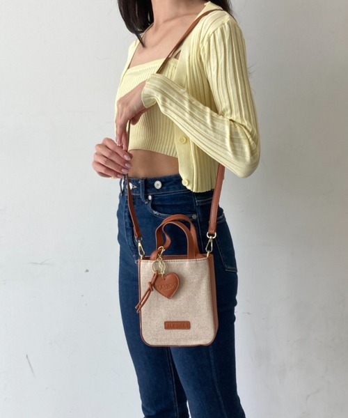 tolene(トレネ)の「ハートチャーム付き ナチュラル バイカラー 2way ミニバッグ ショルダーバッグ(ショルダーバッグ・レディース・ブラック/ベージュ・FREE)」の18枚目の写真