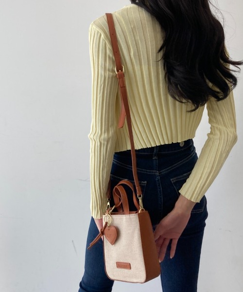 tolene(トレネ)の「ハートチャーム付き ナチュラル バイカラー 2way ミニバッグ ショルダーバッグ(ショルダーバッグ・レディース・ブラック/ベージュ・FREE)」の19枚目の写真