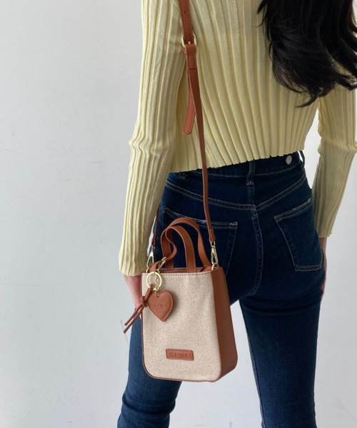 tolene(トレネ)の「ハートチャーム付き ナチュラル バイカラー 2way ミニバッグ ショルダーバッグ(ショルダーバッグ・レディース・ブラック/ベージュ・FREE)」の20枚目の写真