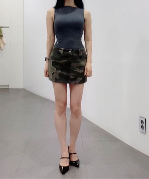 YOUHEE(ユヒ)の「BASIC BOAT NECK SLEVELESS CHARCOAL(Tシャツ/カットソー・レディース・その他・SMALL/MEDIUM)」の9枚目の写真