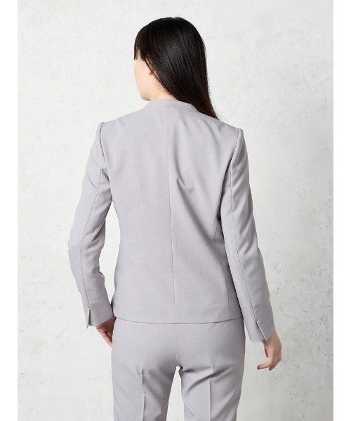 Perfect Suit FActory(パーフェクトスーツファクトリー)の「杢調プレーンスーツ ノーカラージャケット グレー/カーキ(カーキー)【マシンウォッシャブル】(ノーカラージャケット・レディース・グレー/カーキ・7号/9号/11号/13号)」の5枚目の写真