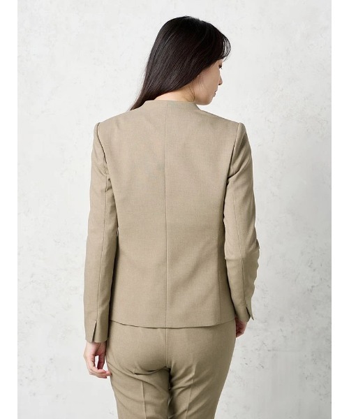Perfect Suit FActory(パーフェクトスーツファクトリー)の「杢調プレーンスーツ ノーカラージャケット グレー/カーキ(カーキー)【マシンウォッシャブル】(ノーカラージャケット・レディース・グレー/カーキ・7号/9号/11号/13号)」の9枚目の写真