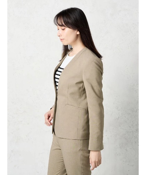Perfect Suit FActory(パーフェクトスーツファクトリー)の「杢調プレーンスーツ ノーカラージャケット グレー/カーキ(カーキー)【マシンウォッシャブル】(ノーカラージャケット・レディース・グレー/カーキ・7号/9号/11号/13号)」の10枚目の写真