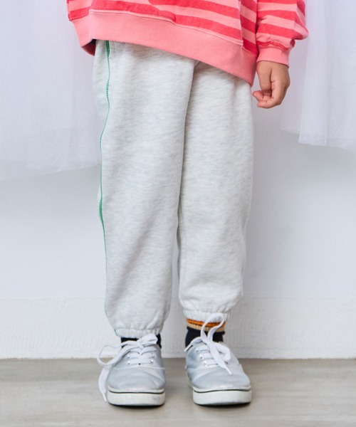 Life Support Products（ライフサポートプロダクツ）の「裏起毛ワンポイントスウェットパンツ（その他パンツ・キッズ・ホワイト系その他/ブラウン/ブラック系その他/マスタード/ネイビー/ピンク系その他/ブラウン系その他/ブラック/ライトピンク/オフホワイト・100/95/90/80/150/140/130/120/110）」の2枚目の写真