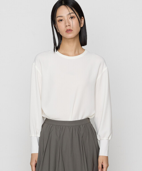 K.T KIYOKO TAKASE(キヨコタカセ)の「〔 Sサイズ 〕 ストレッチバックサテン梨地 ラウンドネックプルオーバー(シャツ/ブラウス・レディース・オフホワイト・5号)」の1枚目の写真