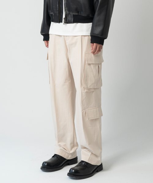 AOTT(アンアウトピット)の「フリップポケットカーゴチノパンツベージュ(その他パンツ・メンズ・ベージュ・LARGE/MEDIUM/X-LARGE)」の1枚目の写真