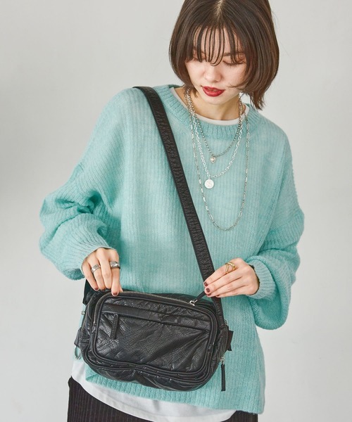 niko and...（ニコアンド）の「《500mlボトル収納可能》ウォッシュフロントポケットショルダーバッグ（ショルダーバッグ・レディース・その他1/ブラック/ダークブラウン・0）」の4枚目の写真