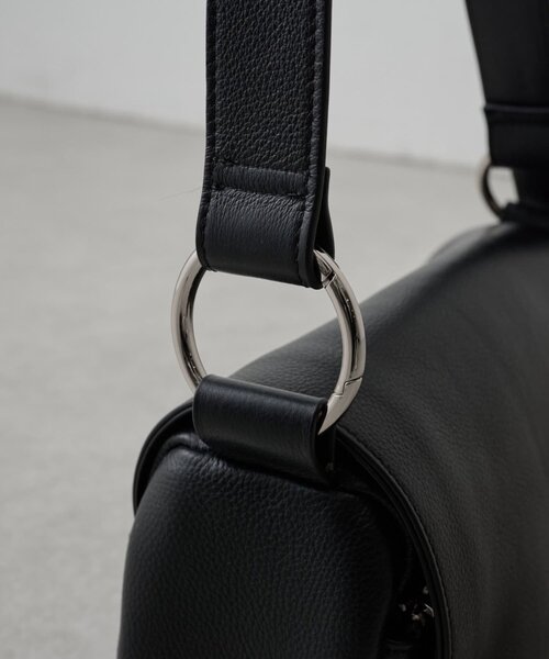 本革》レザーボディバッグ（ショルダーバッグ）｜BEARDSLEY