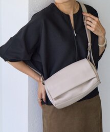 BEARDSLEY（ビアズリー）の「《本革》レザーボディバッグ（ショルダーバッグ）」