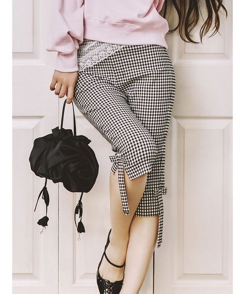 LILY BROWN（リリーブラウン）の「サイドリボンカプリパンツ（その他パンツ・レディース・ブラック/インディゴブルー/チェック・0/1）」の3枚目の写真