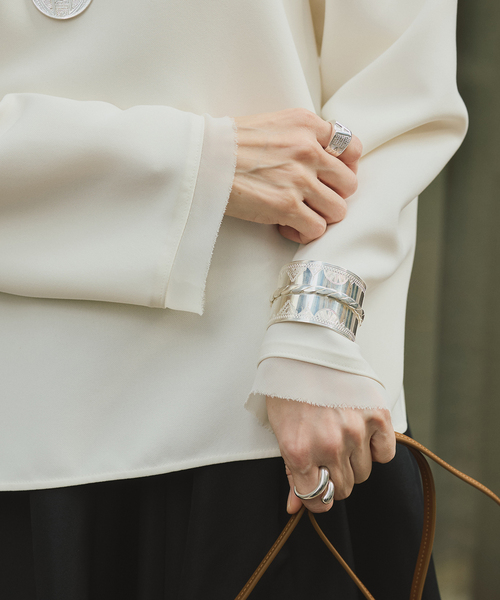 VERMEIL par iena（ヴェルメイユパーイエナ）の「ADRAR アドラル WIDE ROPE バングル（ブレスレット・レディース・シルバー・FREE）」の2枚目の写真