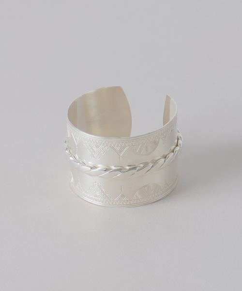 VERMEIL par iena（ヴェルメイユパーイエナ）の「ADRAR アドラル WIDE ROPE バングル（ブレスレット・レディース・シルバー・FREE）」の4枚目の写真