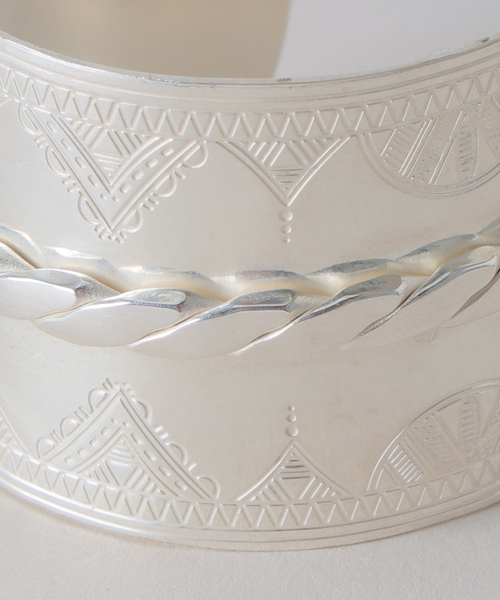 VERMEIL par iena（ヴェルメイユパーイエナ）の「ADRAR アドラル WIDE ROPE バングル（ブレスレット・レディース・シルバー・FREE）」の6枚目の写真