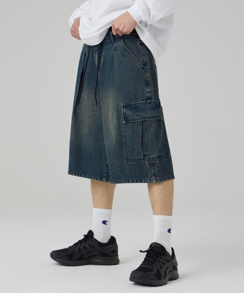 AOTT(アンアウトピット)の「ウォッシュドストリングカーゴバミューダデニムパンツ濃紺(その他パンツ・レディース・その他・M/L/XL)」の1枚目の写真