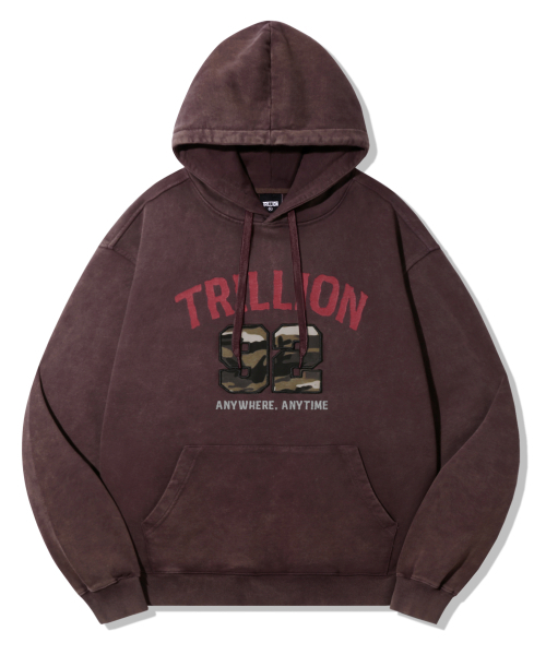 TRILLION(トリリオン)の「カモアプリケグラフィックオーバーサイズフードパーカー_ピグメントレッド(パーカー・レディース・その他・M/L/XL)」の4枚目の写真