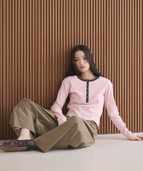BEAUTY&YOUTH UNITED ARROWS(ビューティーアンドユースユナイテッドアローズ)の「【WEB限定】ランダムリブ ヘンリーネック スナッププルオーバー(Tシャツ/カットソー・レディース・グレー系/ライトピンク/ベージュ/ネイビー・FREE)」の17枚目の写真