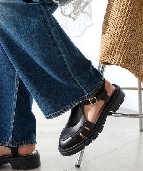 CORSO ROMA，9（コルソローマ）の「【CORSO ROMA 9 / コルソローマノーヴェ】プラットフォームグルカサンダル（サンダル・レディース・ブラック・38/37/36）」の2枚目の写真