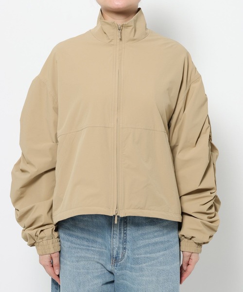 LOWRYS FARM(ローリーズファーム)の「ナイロンギャザーブルゾン 639552(ブルゾン・レディース・ブラック/カーキ/ベージュ・FREE)」の4枚目の写真