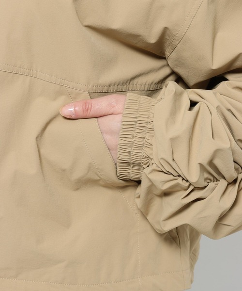 LOWRYS FARM(ローリーズファーム)の「ナイロンギャザーブルゾン 639552(ブルゾン・レディース・ブラック/カーキ/ベージュ・FREE)」の9枚目の写真