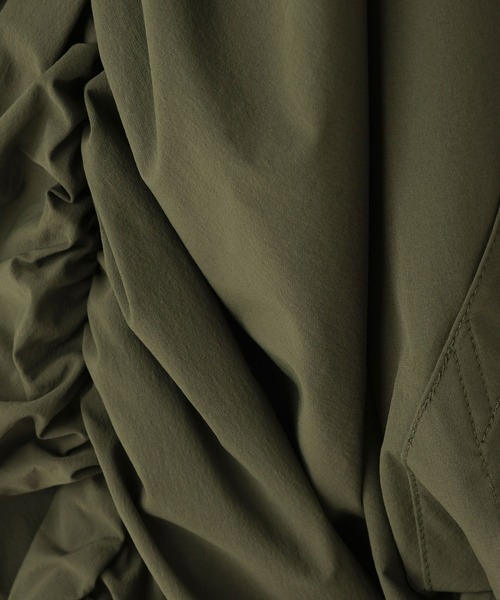 LOWRYS FARM(ローリーズファーム)の「ナイロンギャザーブルゾン 639552(ブルゾン・レディース・ブラック/カーキ/ベージュ・FREE)」の22枚目の写真