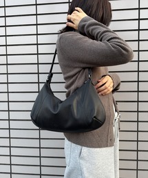 【軽量/500ml収納/肩掛け】ハーフムーンショルダーバッグ