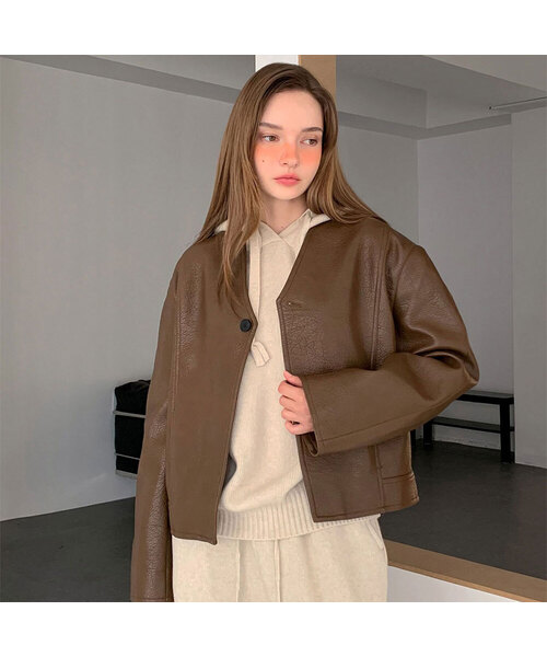 VASCARA(バスカラ)の「Collarless Faux Leather One Button Jacket (2colors)(ライダースジャケット・レディース・ブラック/ブラウン・FREE)」の2枚目の写真