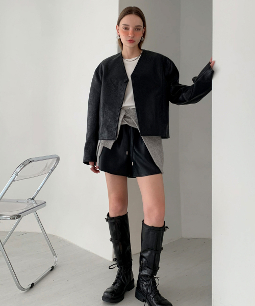 VASCARA(バスカラ)の「Collarless Faux Leather One Button Jacket (2colors)(ライダースジャケット・レディース・ブラック/ブラウン・FREE)」の3枚目の写真
