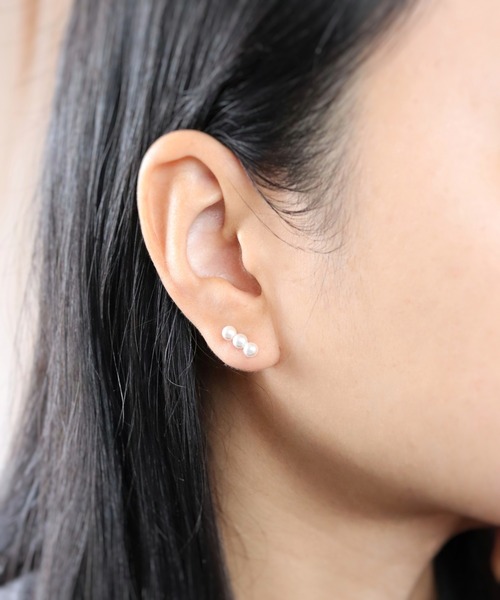 CERCA(チェルカ)の「KAM.accessory/3粒パール/スタッドピアス/パールピアス/サージカルステンレス317L/金属アレルギー対応(ピアス(両耳用)・レディース・シルバー系1/ゴールド系2/シルバー系2/ゴールド系1・FREE)」の1枚目の写真