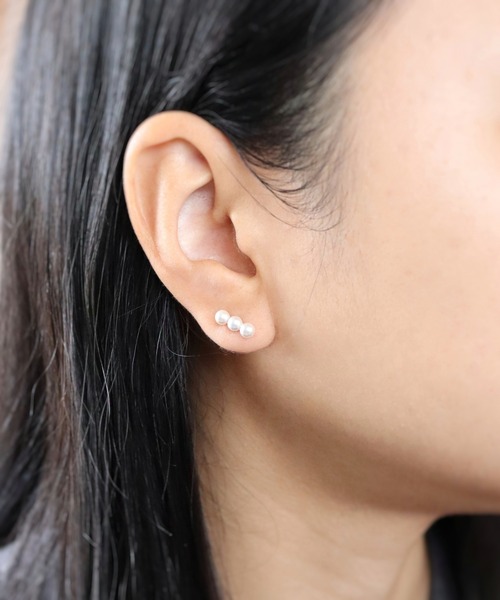 CERCA(チェルカ)の「KAM.accessory/3粒パール/スタッドピアス/パールピアス/サージカルステンレス317L/金属アレルギー対応(ピアス(両耳用)・レディース・シルバー系1/ゴールド系2/シルバー系2/ゴールド系1・FREE)」の4枚目の写真