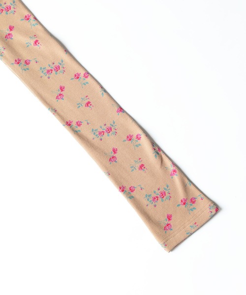 HOLIDAY（ホリデイ）の「SUPER RIB PADDED SHOULDER CREW-NECK L/S TOPS (FLOWER) スーパーリブパディッドショルダークルーネックロングスリーブトップス (フラワー)（Tシャツ/カットソー・レディース・ベージュ・ONE SIZE）」の6枚目の写真