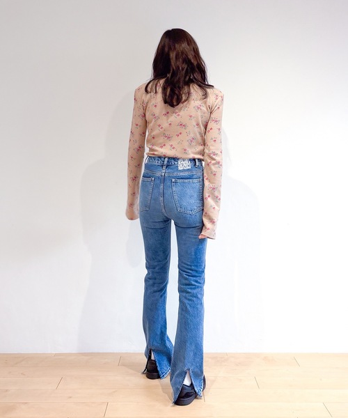 HOLIDAY（ホリデイ）の「SUPER RIB PADDED SHOULDER CREW-NECK L/S TOPS (FLOWER) スーパーリブパディッドショルダークルーネックロングスリーブトップス (フラワー)（Tシャツ/カットソー・レディース・ベージュ・ONE SIZE）」の12枚目の写真