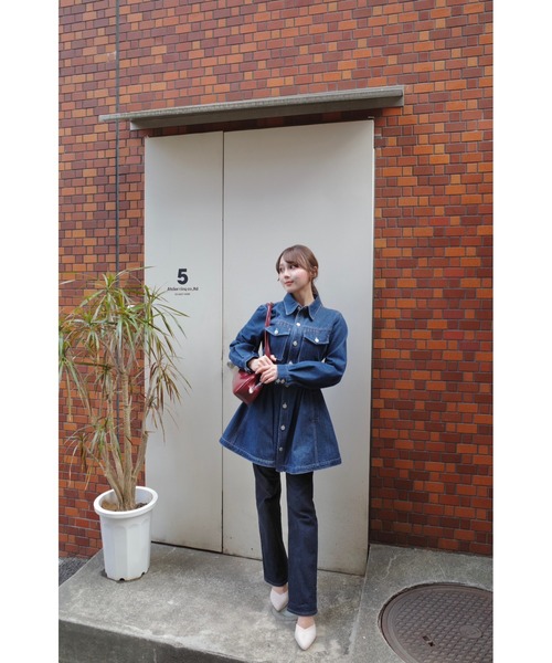 MISTREASS(ミストレアス)の「Pin Tuck Denim Mini Shirt Dress(テーラードジャケット・レディース・インディゴブルー・FREE)」の3枚目の写真