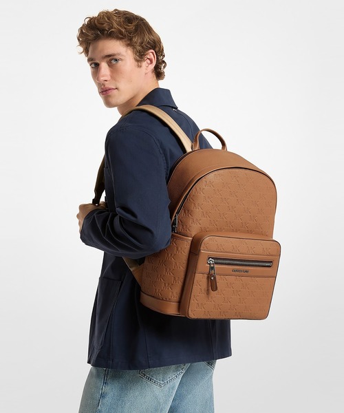 MICHAEL KORS(マイケルコース)の「JET SET ロゴエンボス ペブルレザー バックパック ミディアム(バックパック/リュック・メンズ・ブラウン系・FREE)」の2枚目の写真