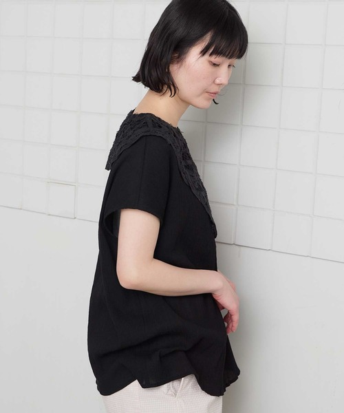 l'atelier du savon（アトリエドサボン）の「花とリボンのバテンレース　フレンチブラウス（シャツ/ブラウス・レディース・ブラック/ホワイト・FREE）」の6枚目の写真