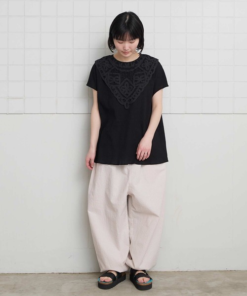 l'atelier du savon（アトリエドサボン）の「花とリボンのバテンレース　フレンチブラウス（シャツ/ブラウス・レディース・ブラック/ホワイト・FREE）」の5枚目の写真