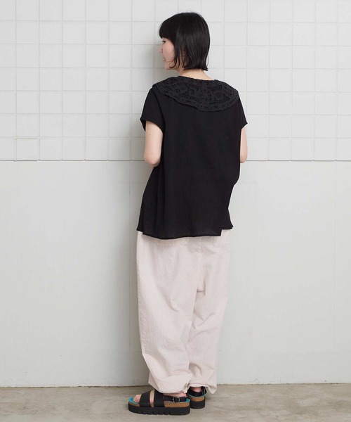 l'atelier du savon（アトリエドサボン）の「花とリボンのバテンレース　フレンチブラウス（シャツ/ブラウス・レディース・ブラック/ホワイト・FREE）」の12枚目の写真