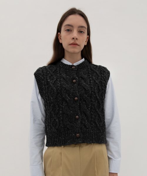 LEVAR(レバー)の「Fisherman Cable Knit Vest - Stone grey(ベスト・レディース・その他・FREE)」の1枚目の写真