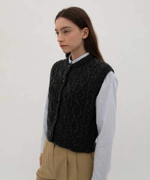 LEVAR(レバー)の「Fisherman Cable Knit Vest - Stone grey(ベスト・レディース・その他・FREE)」の2枚目の写真