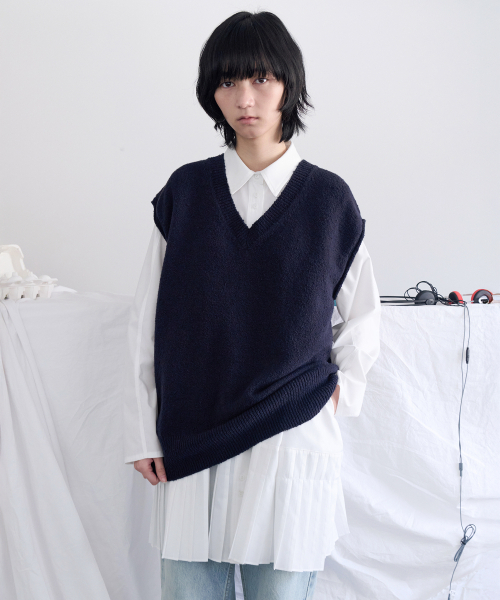 LEVAR(レバー)の「Boucle Knit Vest - Classic Navy(ニット/セーター・レディース・その他・FREE)」の2枚目の写真