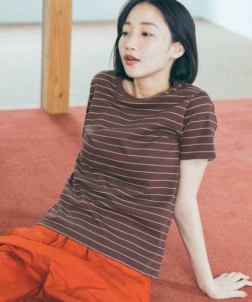 niko and...(ニコアンド)の「COLORマイスターTシャツ(Tシャツ/カットソー・レディース・ブラウン/レッド/アイボリー/ブラック/クリアブルー/ネイビー/オレンジ/オフホワイト・MEDIUM/LARGE)」の9枚目の写真