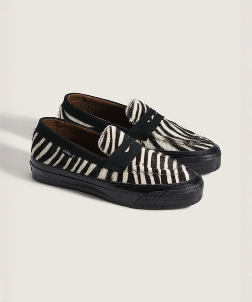 VANS（バンズ）の「VANS PREMIUM ローファー 53 ポニーヘアー / LX Loafer 53 PONY HAIR ZEBRA VN000VASZBR1（ローファー・メンズ・ゼブラ・12/11/10.5/10/9.5/9/8.5/8/7.5/7/6.5/6/5.5）」の2枚目の写真