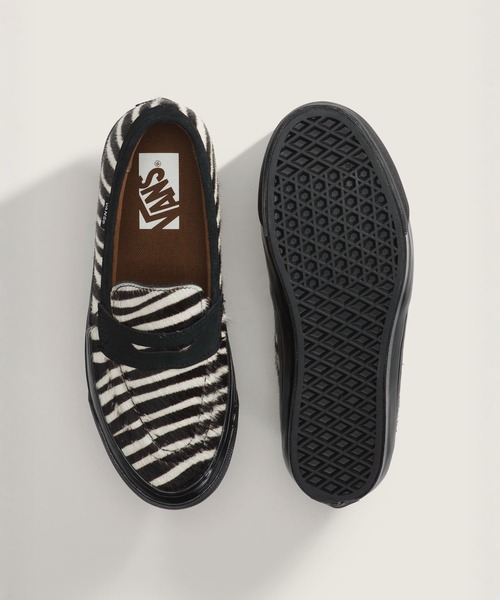 VANS（バンズ）の「VANS PREMIUM ローファー 53 ポニーヘアー / LX Loafer 53 PONY HAIR ZEBRA VN000VASZBR1（ローファー・メンズ・ゼブラ・12/11/10.5/10/9.5/9/8.5/8/7.5/7/6.5/6/5.5）」の3枚目の写真