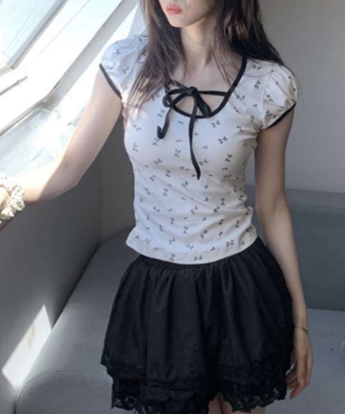ViViDAY(ビビデー)の「襟リボン 花柄ショートtシャツ(Tシャツ/カットソー・レディース・ホワイト・M)」の5枚目の写真