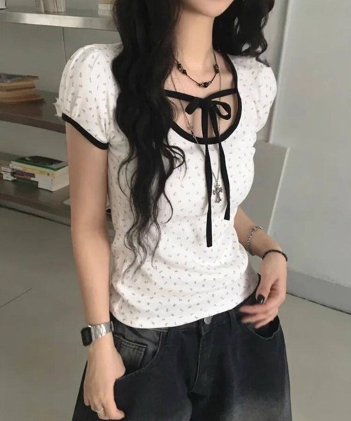 ViViDAY(ビビデー)の「襟リボン 花柄ショートtシャツ(Tシャツ/カットソー・レディース・ホワイト・M)」の4枚目の写真